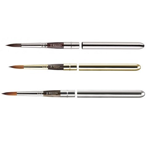 Travel Watercolor Brushes - The Merri Artist - merriartist.com