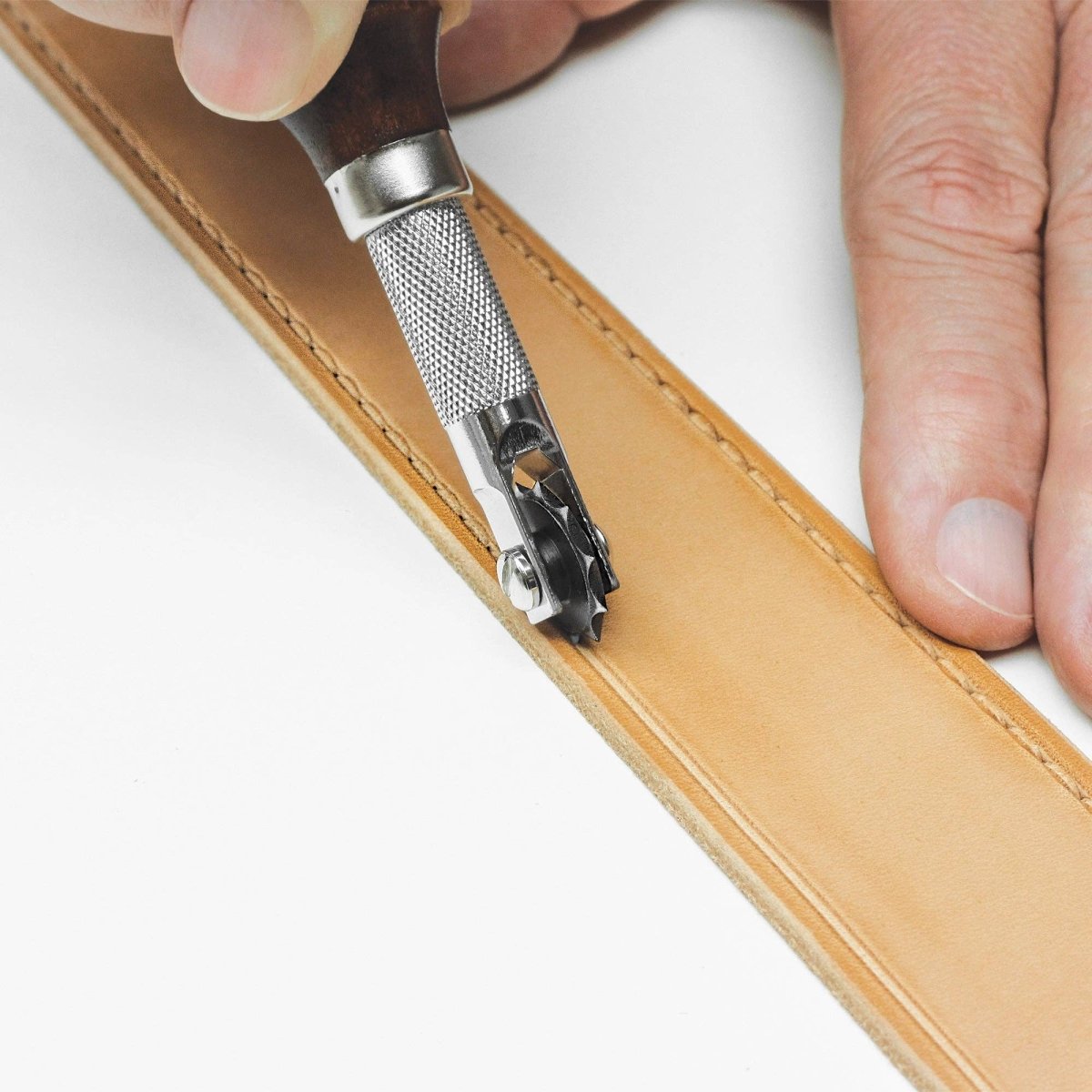 Realeather - Overstitch Wheel - The Merri Artist - merriartist.com