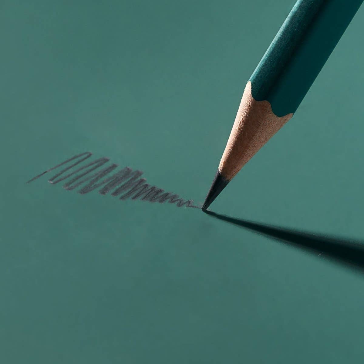 Blackwing Matte Pencil Set of 12 - Green body and Gold ferrule