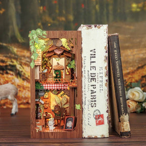 Hands Craft - DIY Book Nook Kit: Squirrel Collector with Dust Cover - The Merri Artist - merriartist.com