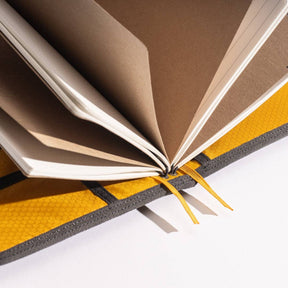 LOCHBY - Artists Field Journal - Bumblebee - The Merri Artist - merriartist.com