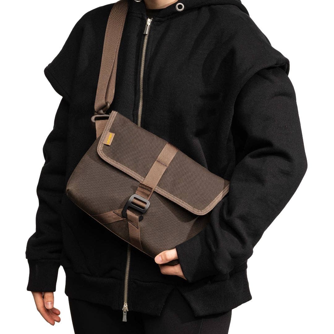 LOCHBY - Artists Field Sling - Olive - The Merri Artist - merriartist.com