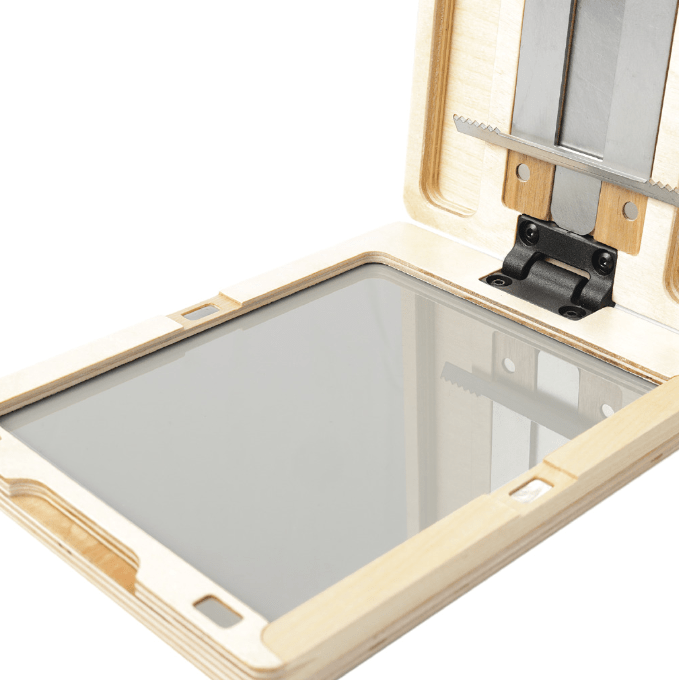 u.go Plein Air - Anywhere Model Acrylic Palette Grey (used with 11"x14.5" model) - The Merri Artist - merriartist.com