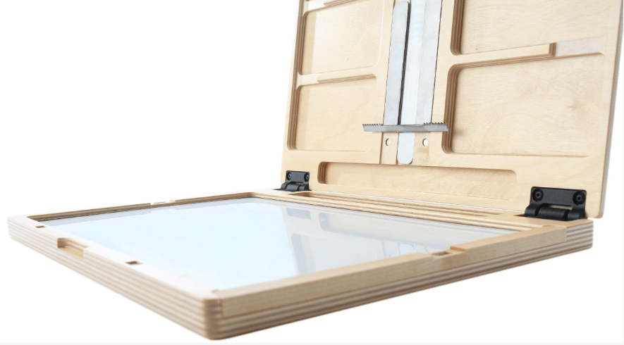 u.go Plein Air - Anywhere Model Plastic Palette White (used with 11"x14.5" model) - The Merri Artist - merriartist.com
