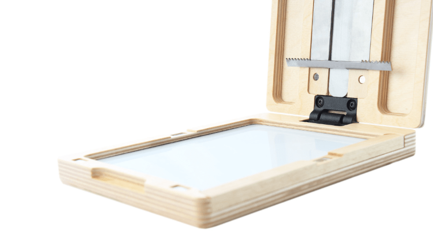 u.go Plein Air - Anywhere Model Plastic Palette White (used with 6"x8" model) - The Merri Artist - merriartist.com